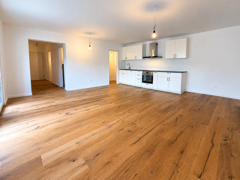 Erstbezug im Neubau! Großzügige 3-Zimmer Wohnung mit Balkon und Einbauküche! - sofort verfügbar — photo 1